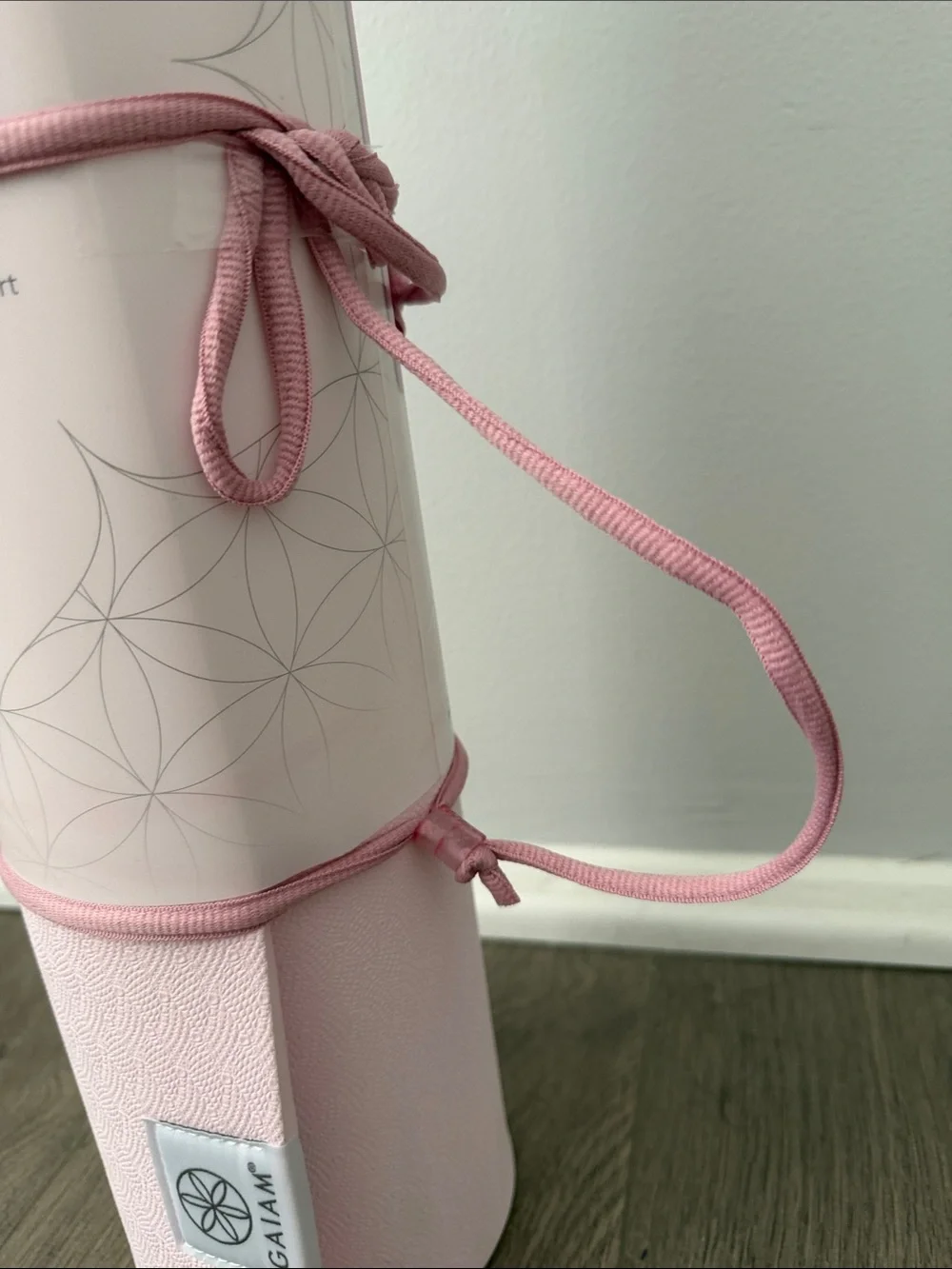 NWT Gaiam classic 6mm reversible mandala print yoga mat